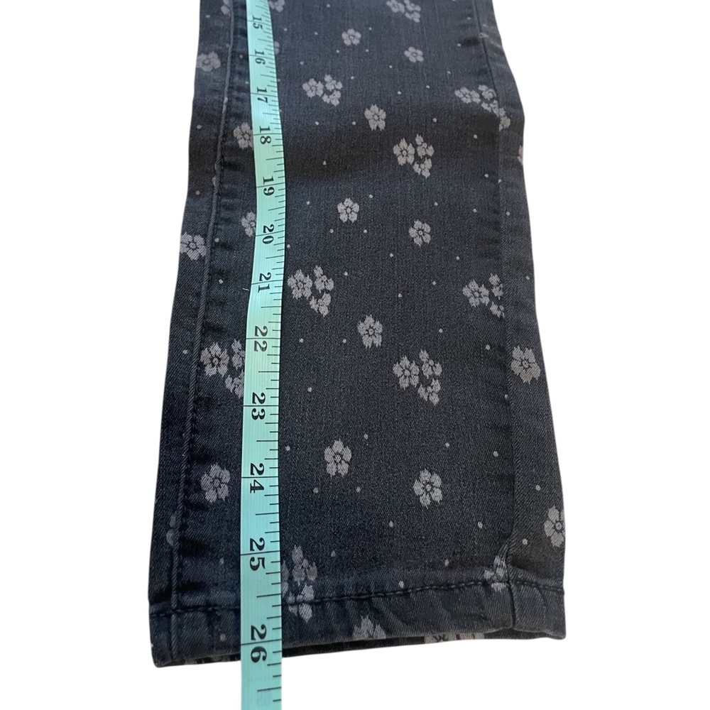Free People Cool girl Chic Black Skinny Jeans with white Floral Flair, size 30 - Picture 7 of 8
